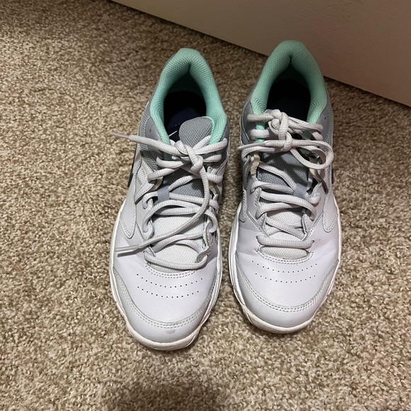 NIKE SNEAKERS!!! - Picture 3 of 4